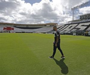 Romulo veste a camisa 8 e é apresentado oficialmente no Vasco da Gama