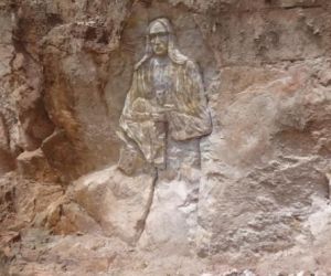 Artista piauiense realiza esculturas em pedras na cidade de Floriano