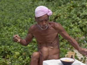 Japonês decide passar o resto de sua vida sozinho e pelado em ilha deserta