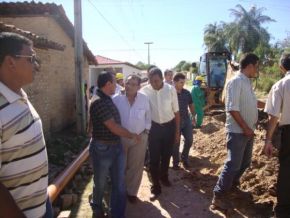 Prefeito Joel e sua comitiva de secretários vistoriam obras de saneamento básico