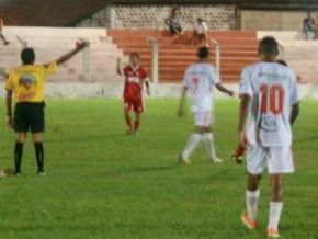 4 de Julho bate Caiçara e conquista primeira vitória