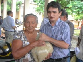 Pequenos produtores rurais de Floriano recebem sementes de milho e feijão