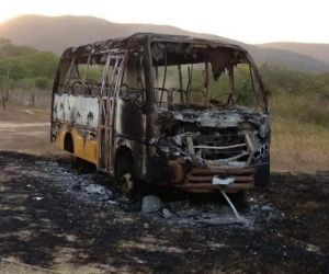 Ataques no CE: caminhão e ônibus são incendiados no 6º dia