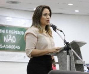 Rejane reassume mandato para indicar emendas
