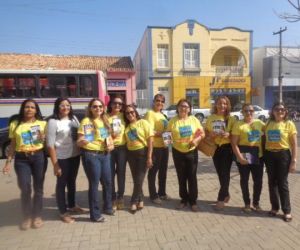 10ª GRE realiza distribuição panfletos com dicas sobre o Enem