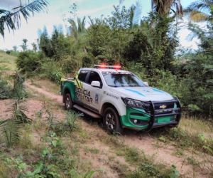 Suspeito de matar irmão com golpes de facão reage a prisão, agride policiais e é preso no Piauí