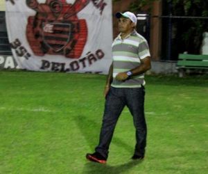 Paolo Rossi pede paciência e valoriza empate: "Temos que ter tranquilidade"