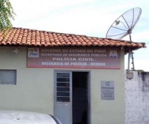Mulher é morta com facada dentro de casa em Oeiras; ex é suspeito do crime