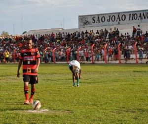 Reestreia no Fla em campo da infância comove Edu: "Não tem explicação"