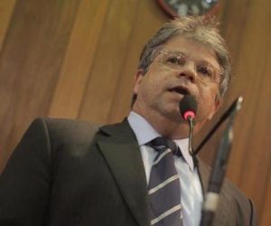 Oposição acusa governo de fazer "peladas fiscais" com consignados