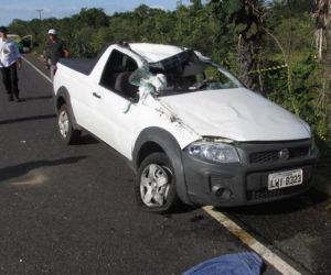 Motorista capota caminhonete na PI-113 e morre ao ser arremessado