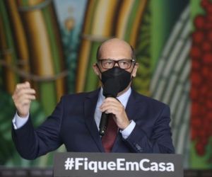 Dimas Covas descarta dose de reforço este ano e rebate Bolsonaro
