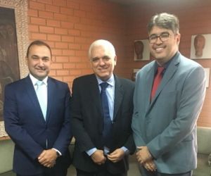 Themístocles Filho recebe presidente do TJ e secretário interino