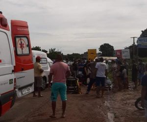 Mulher fica ferida após ser atropelada por ambulância na BR-343, em Água Branca