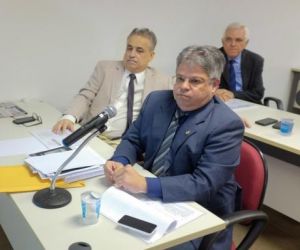 Deputados questionam secretário e debaterão pagamento de precatórios