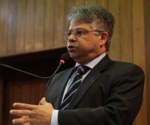 Gustavo Neiva quer data para comparecimento de secretário à Alepi