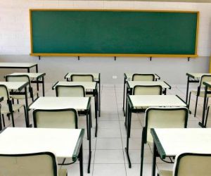 Cresce número de escolas públicas sem banheiro e internet banda larga