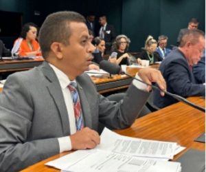 Deputado Dr. Francisco Costa avança na luta pela regulamentação dos Técnicos de Laboratório