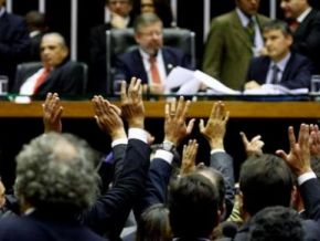 Câmara derruba emendas e aprova salário mínimo de R$ 545
