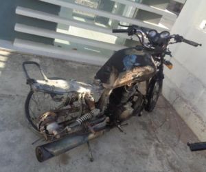 Motocicleta é encontrada carbonizada na PI 140, em Floriano