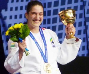 Mayra é campeã na Rússia e se torna maior medalhista do país em Mundiais