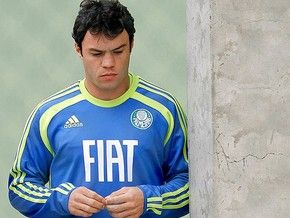 Após folga turbulenta, Kleber se reapresenta e faz tratamento no CT