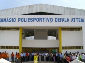 Prefeitura reinaugura o Ginásio poliesportivo Defala Attem em Floriano.