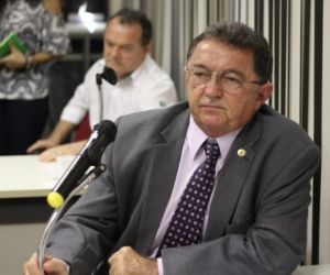 Rubem Martins critica forma de pagamento do transporte escolar