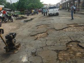 Prefeitura inicia operação tapa-buracos nas principais ruas de Floriano
