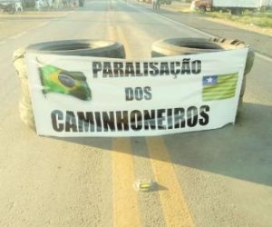 Apesar de anúncio de acordo, caminhoneiros mantêm paralisação em Floriano