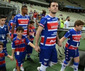 Oito clubes do Grupo A ainda lutam por classificação para o mata-mata