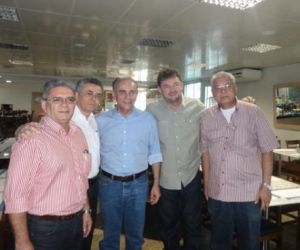Comitiva de Wilson Martins e Marcelo Castro passa por Floriano