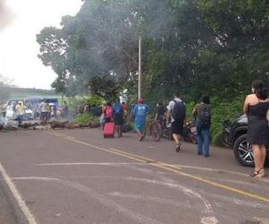 Moradores da zona rural de União interditam a PI-112 após cinco dias sem energia