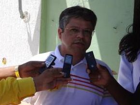 Deputado Gustavo Neiva prestigiou desfile cívico em Floriano