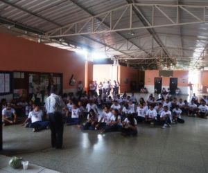 Estudantes realizam faxinaço contra o mosquito Aedes Aegypti em Floriano
