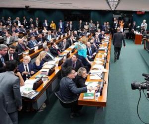 CCJ retoma terça-feira análise do parecer da reforma da Previdência