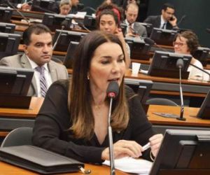 Margarete apresenta projeto que propõe fisioterapeuta 24 horas em UTI