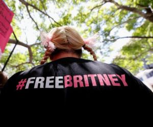 FreeBritney: Fãs de Britney Spears se reúnem em apoio à cantora em Los Angeles