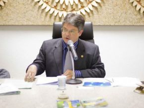 CCJ aprova aumento salarial para professores da Uespi