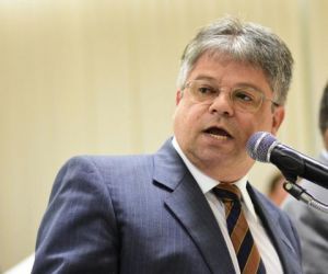Deputado Gustavo Neiva vota contra aumento de ICMS