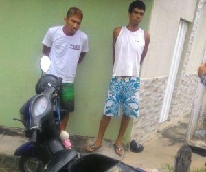 Força Tática prende dupla com arma de uso restrito em Floriano
