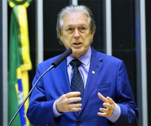 Após nova acusação, aliados de Bolsonaro atuam para tirar Bivar do comando do PSL