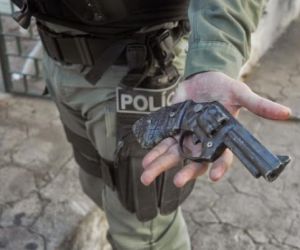 Polícia apreende três crianças suspeitas de furto de armas np Pi