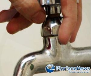 Falta de água em Floriano foi devido a registro danificado