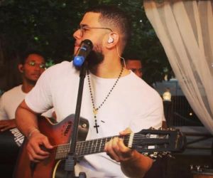 Cantor florianense sofre grave acidente após realizar show