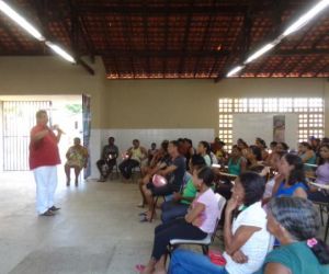Palestra discute importância da família e escola na formação de crianças e adolescentes