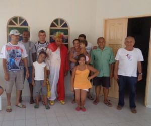 Distribuição de bombons marca o Dia das Crianças em Floriano
