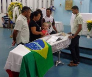 Paroquianos acompanham velório de Frei Vicente Cardone