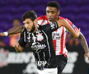 Corinthians e Grêmio entram em acordo por empréstimo de Juninho Capixaba