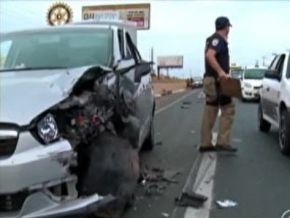 Colisão entre dois carros deixa três pessoas feridas na BR-343